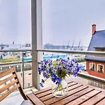 Modern Apartment In Den Haag With Balcony