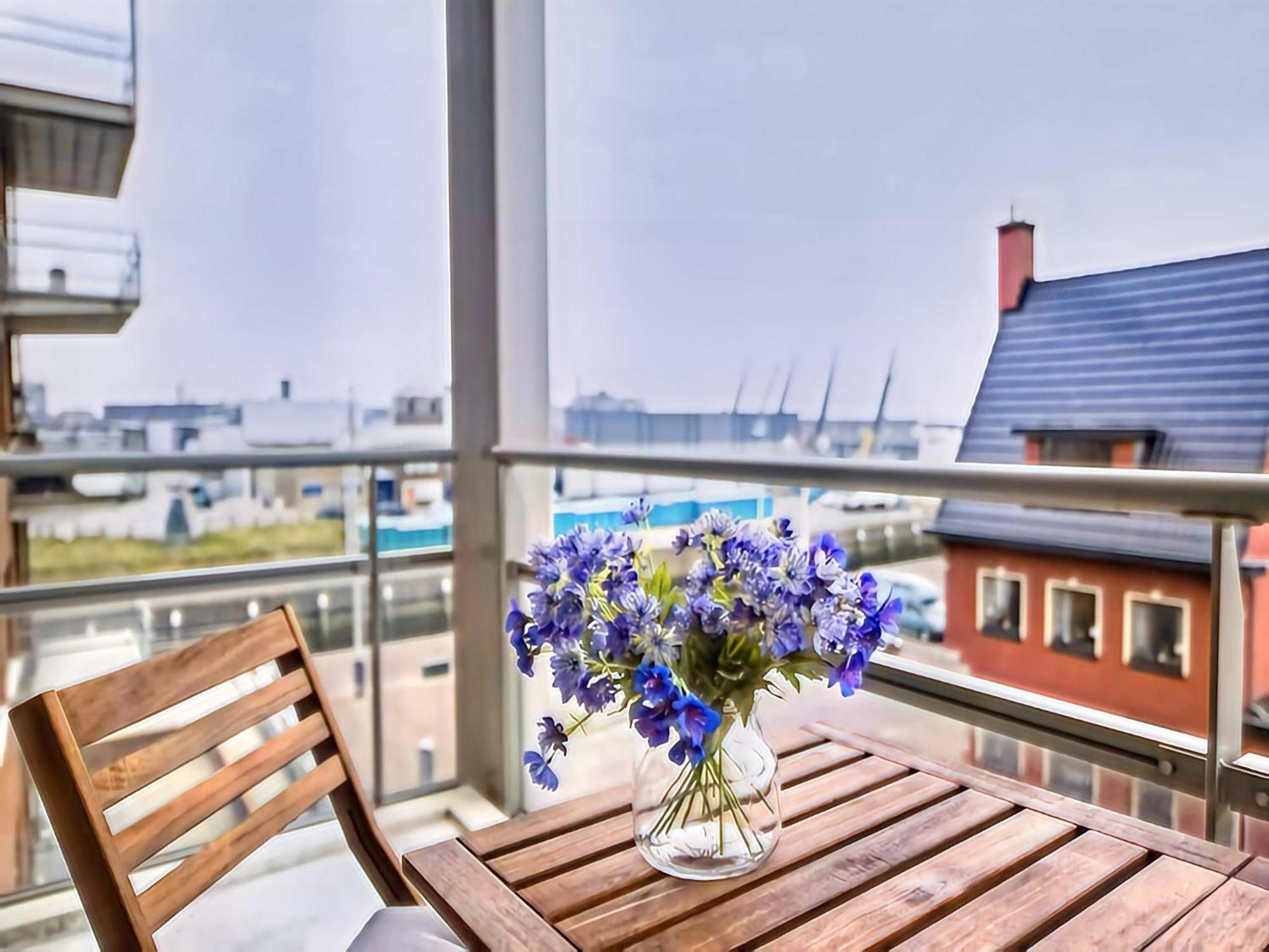 Modern In With Balcony Apartment