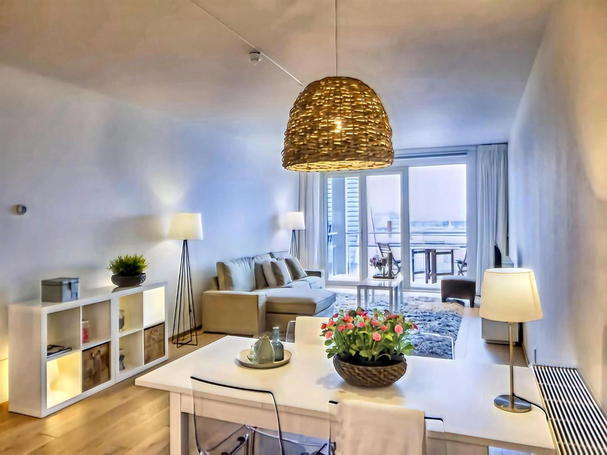 Apartment Modern In With Balcony *